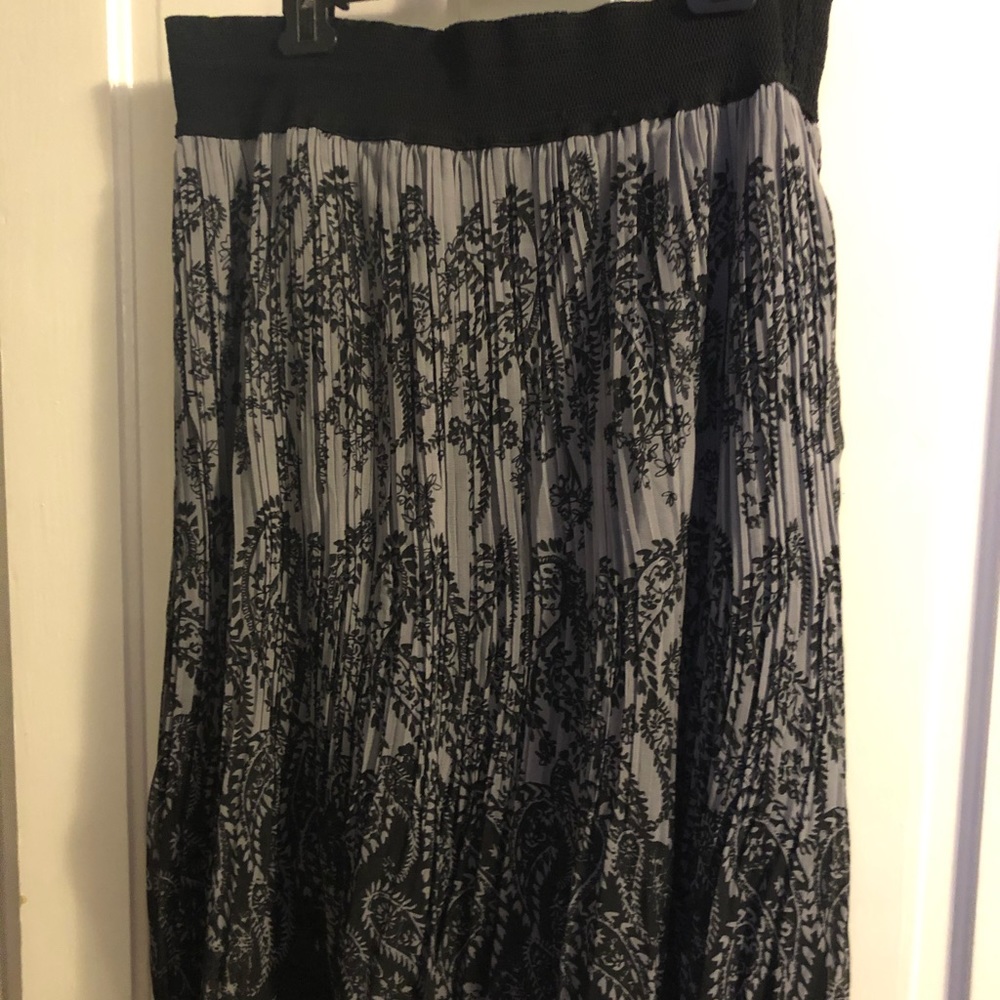 Pleated metrowear skirt